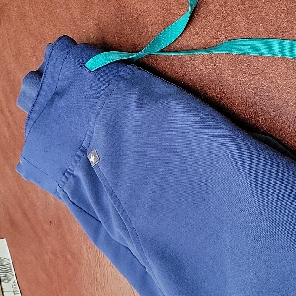 Figs scrubs